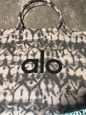 ALO Yoga Gray and White Tie-Dye Canvas Tote